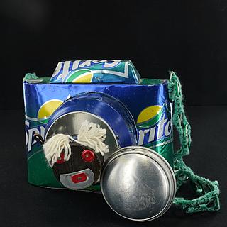 Camera made out of beer & soft drink cans 24.04.937